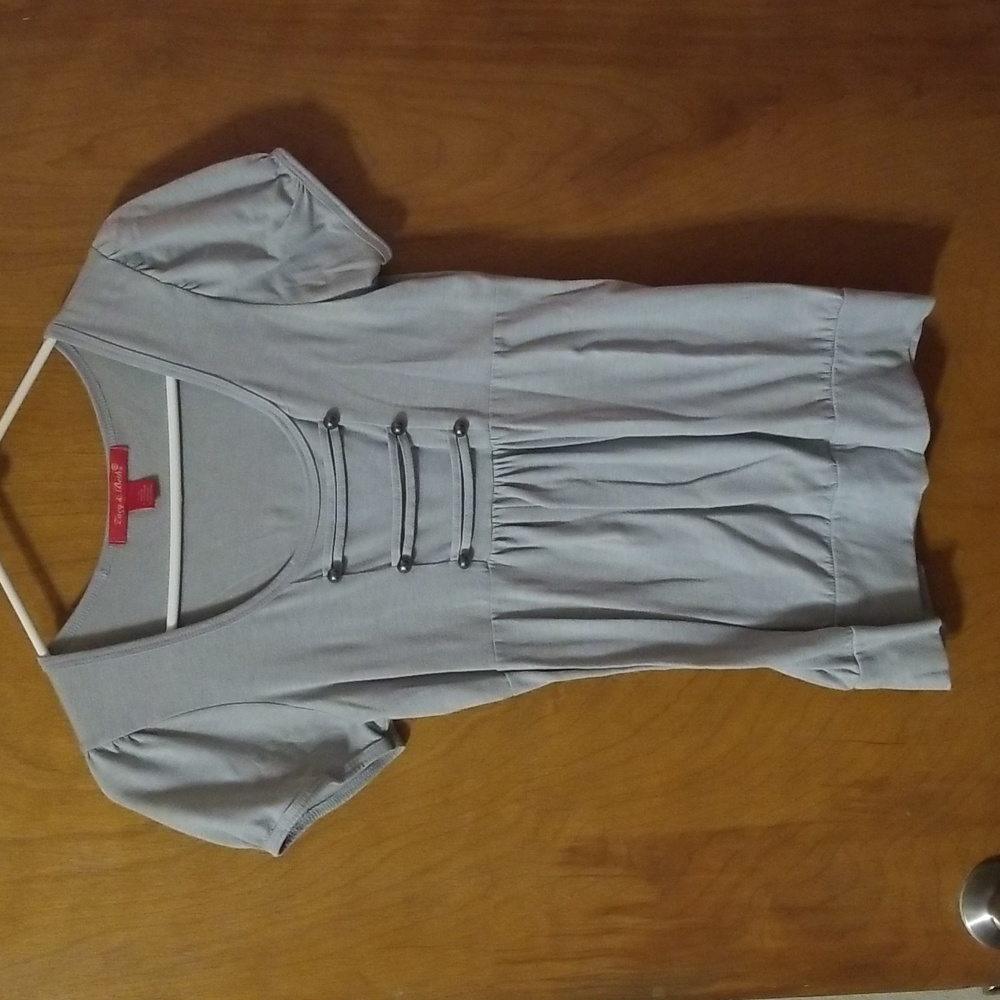 Ladies Short Sleeve Top Size Medium: B